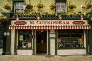 Cunningham's Guesthouse & Bar